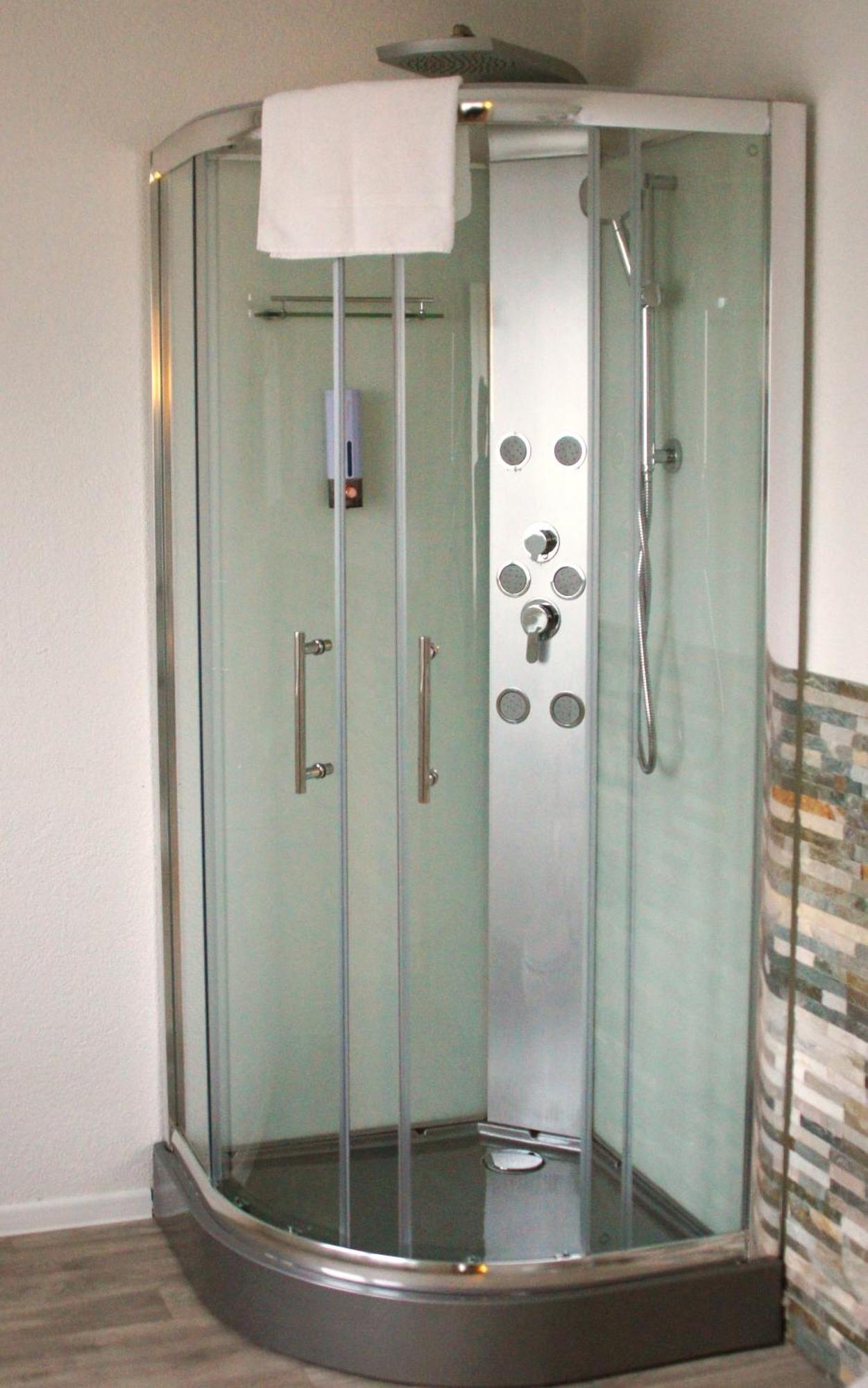 Hotel 22 Dessau-Rosslau Bagian luar foto
