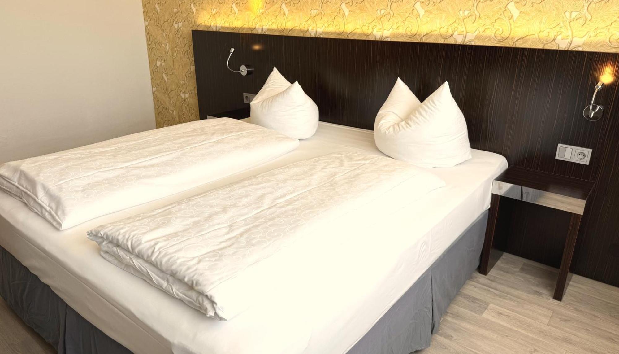 Hotel 22 Dessau-Rosslau Bagian luar foto